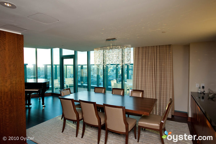 Dining room in the Presidential Suite