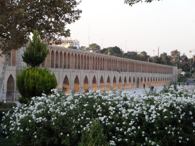 Si-o-Seh Pol Bridge en Esfahan; Foto de Chris Nielsen