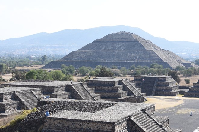 Pyramides de Teotihuacan; Image reproduite avec l'aimable autorisation de Christian Hipolito via Flickr