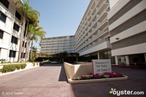 A vista frontal do The Beverly Hilton