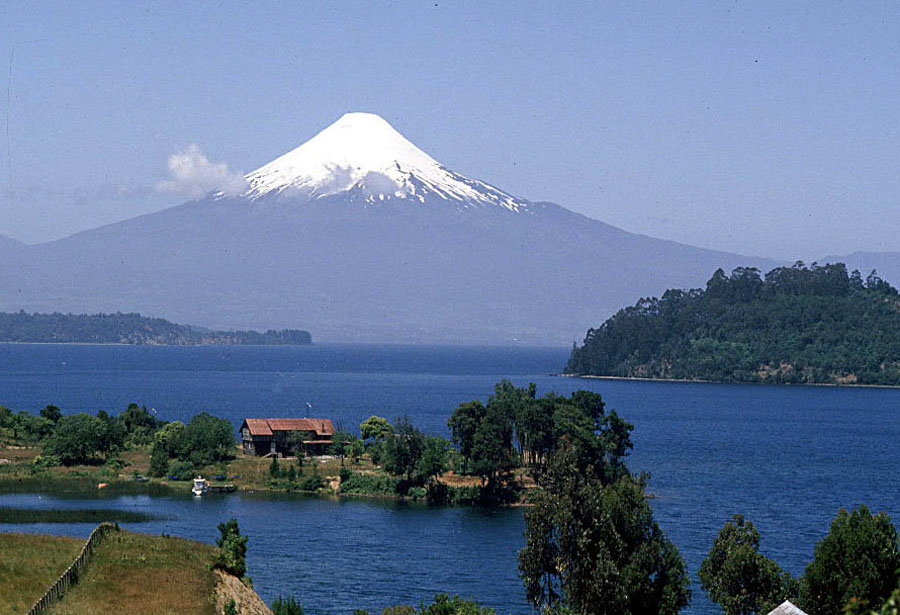 Volcano Osorno atrás do lago Llanquihue cortesia de Dick Culbert / Flickr