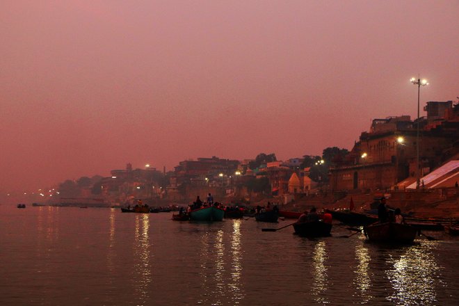 Immagine di Varanasi per gentile concessione di Juan Antonio F. Segal via Flickr