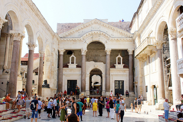 All'interno del Palazzo di Diocleziano a Split per gentile concessione di Deepa Paul / flickr