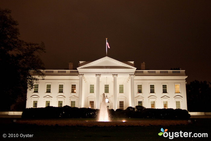 La Casa Bianca di notte