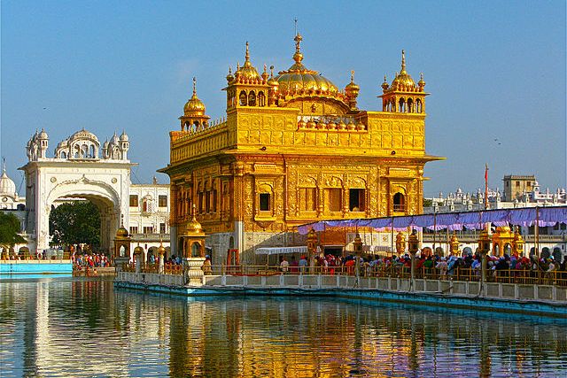 El Templo Dorado en Amritsar. Cortesía de Ken Wieland / Wikimedia Commons .