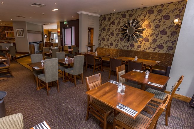 Restaurante Thyme en el Premier Inn London Wembley Park Hotel / Oyster