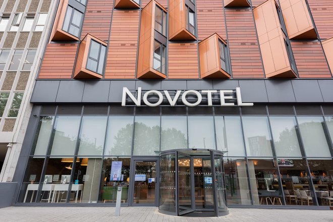 Entrance at the Novotel London Wembley/Oyster