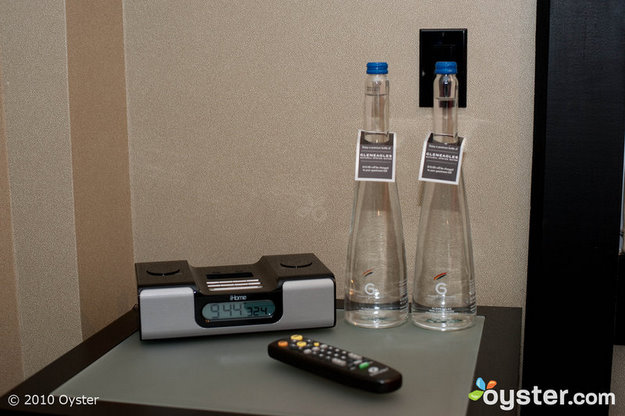 $ 10 Flaschen Wasser im Mansfield Hotel