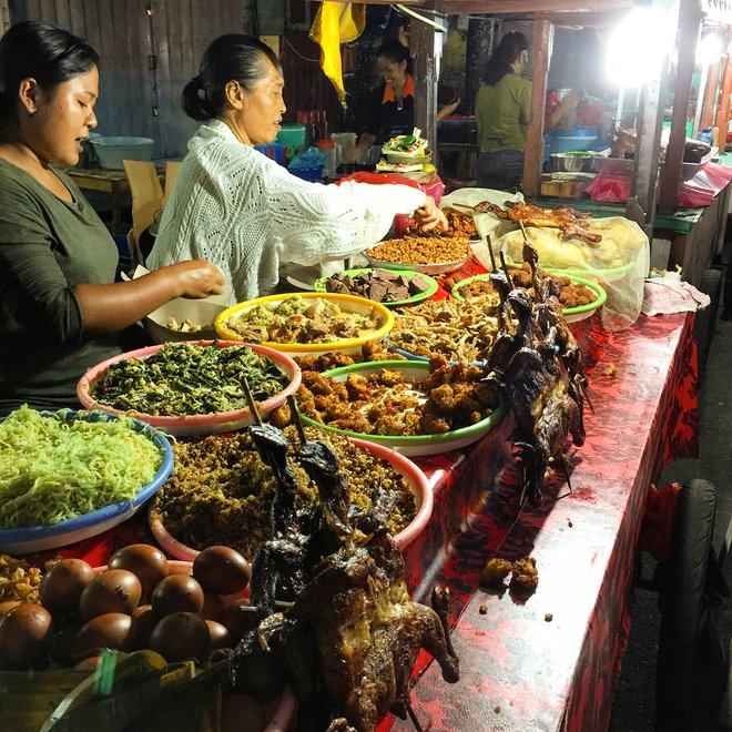 Mercado de la noche; Imagen cortesía de Isabel Sommerfeld / Flickr