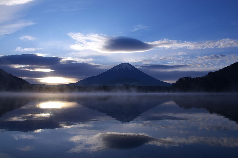 Vista del Monte Fuji dal lago Shojiko. Per gentile concessione di Halfd / Wikimedia .