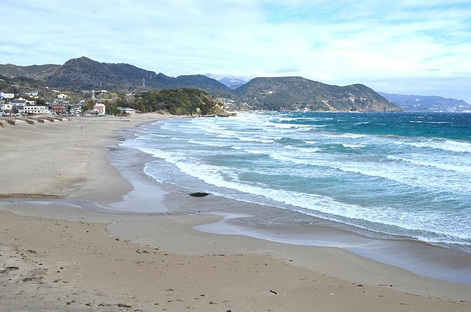 Une des plages d'Izu. Courtoisie de Saigen Jiro / Wikimedia .