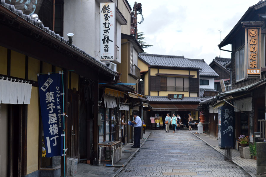 Candy Alley in Kawagoe. Courtesy of At by At/Wikimedia.