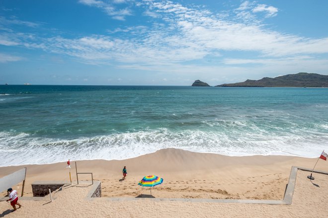 Strand bei Emporio Mazatlan ; Auster