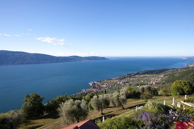 Vista do Lefay Resort e Spa Lago di Garda em Gargnano no Lago Garda / Oyster