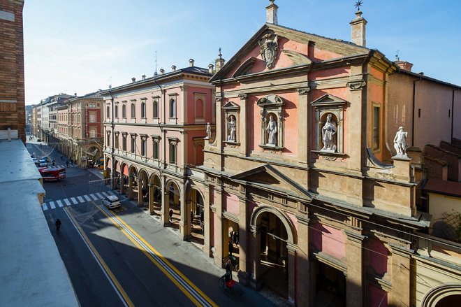 Vue depuis la chambre de luxe de l' hôtel I Portici à Bologne / Oyster