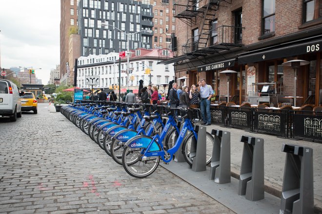 Une station CitiBike à Chelsea, sur West Side / Oyster à Manhattan