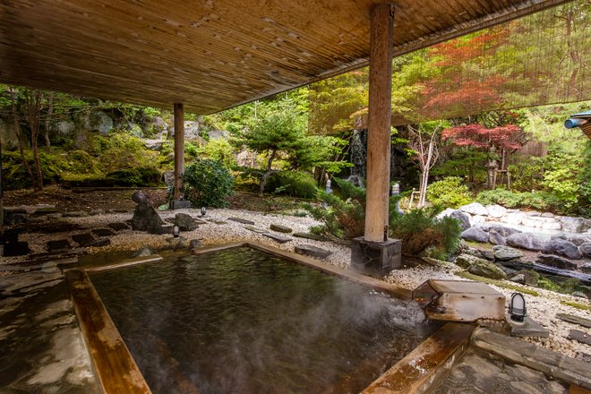 Aguas termales en el Noboribetsu Grand Hotel / Oyster