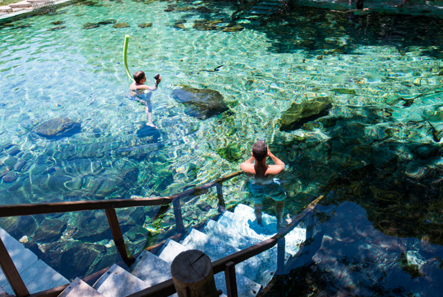 La piscina del Rio Quente Suíte e Flat III / Oyster