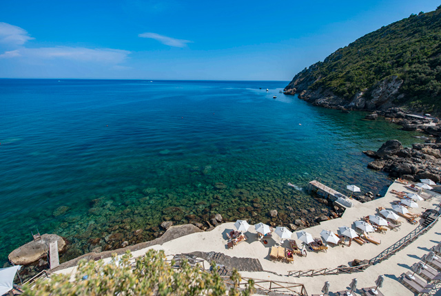 Beach at the Il Pellicano/Oyster