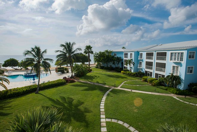 The Two Bedroom Oceanfront en The Grandview Condos Islas Caimán / Oyster