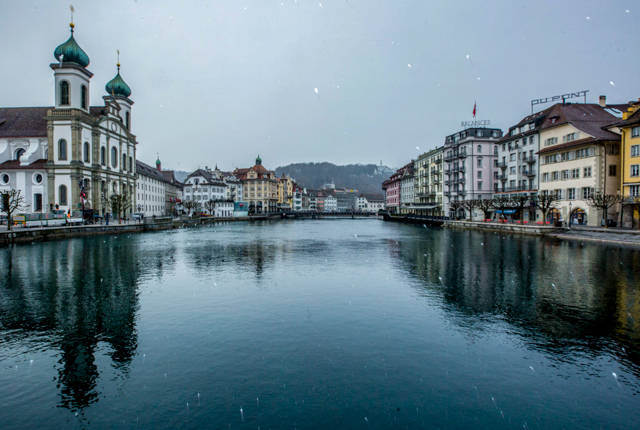 Lucernské jezero u hotelu des Balances/Oyster