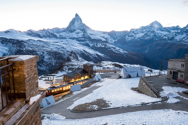 Das Doppelzimmer mit Matterhornblick im 3100 Kulmhotel Gornergrat, Zermatt / Oyster