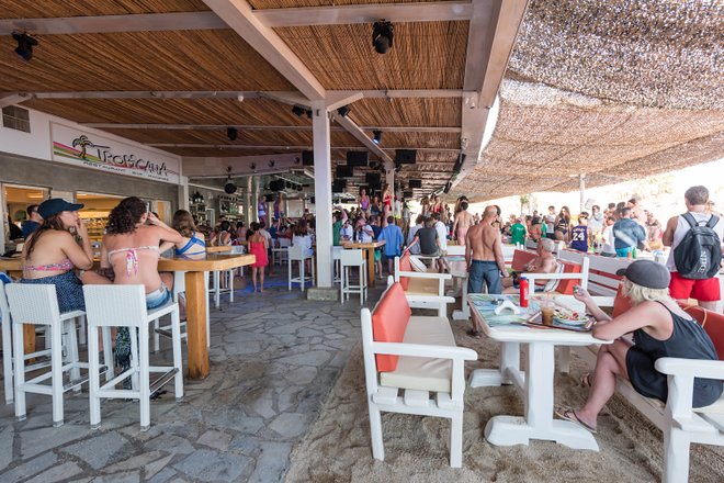 Bar Tropicana em Mykonos / Oyster