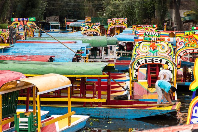 Los canales de Xochimilco, en el sur de la ciudad / Oyster