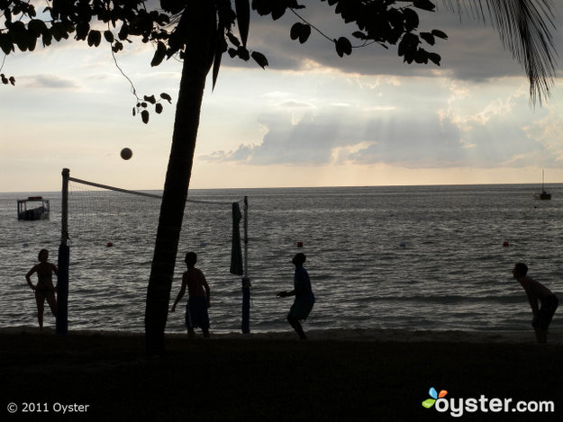 Volleyball sur Seven Mile Beach à Negril, Jamaïque