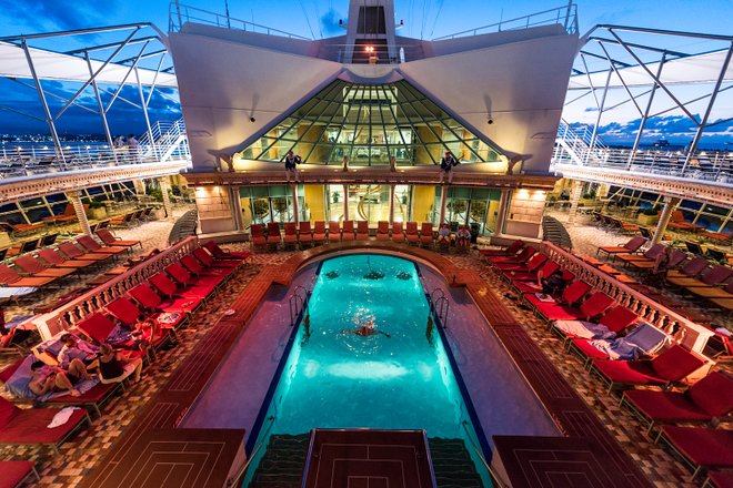 La piscine solarium de l' aventure des mers / huîtres de Royal Caribbean