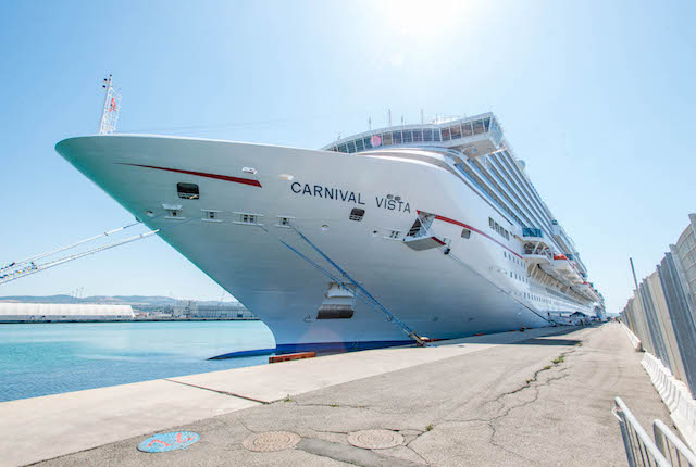 Carnival Vista à Civitavecchia, Italie / Huître