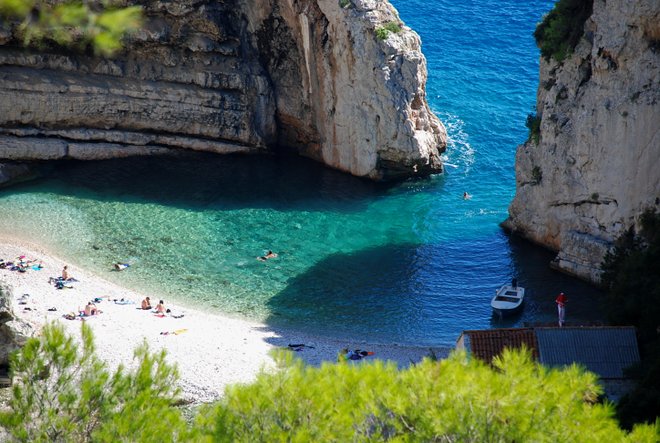 Praia de Stiniva, Vis; Miroslav Vajdic / Flickr