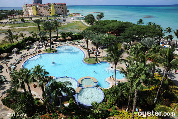 Um quarto com vista para o mar no The Westin Aruba Resort