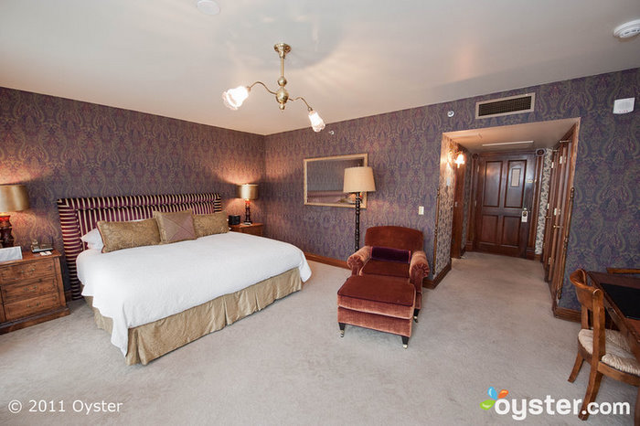 The Deluxe King Guest Room at the Hotel Jerome