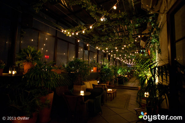 O Private Roof Club (agora o Gramercy Terrace) foi o local de um encontro entre Brad Pitt e Jennifer Aniston em 2009.