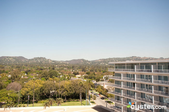 La vista dal balcone della suite presidenziale al Beverly Hilton; Los Angeles, CA
