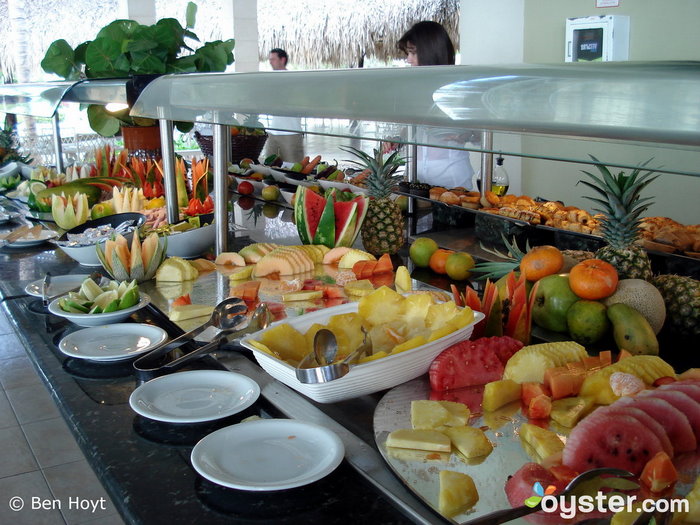 El desayuno buffet en el Hotel Punta Cana; Punta Cana, República Dominicana