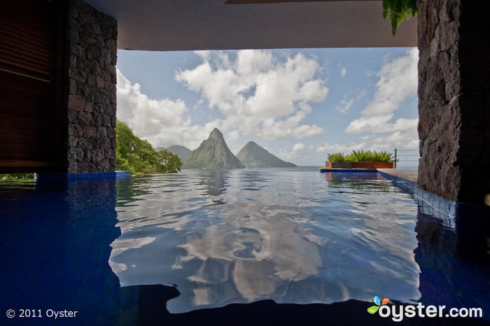 La piscina e la vista da The Room presso il Jade Mountain Resort; Santa Lucia