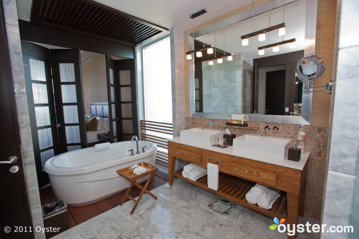 El baño en una suite de un dormitorio en el Grand Luxxe; Puerto Vallarta, México