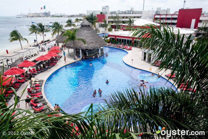 Pool im Temptation Resort Spa Cancun; Cancun, Mexico