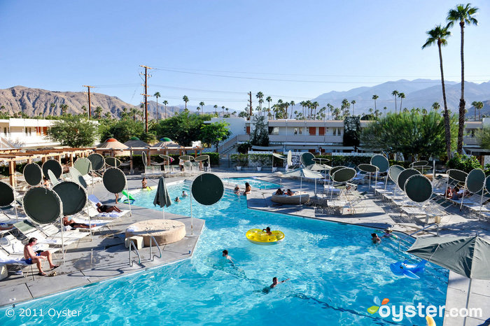 La piscine du club de natation à l'hôtel Ace et au club de natation; Palm Springs, Californie