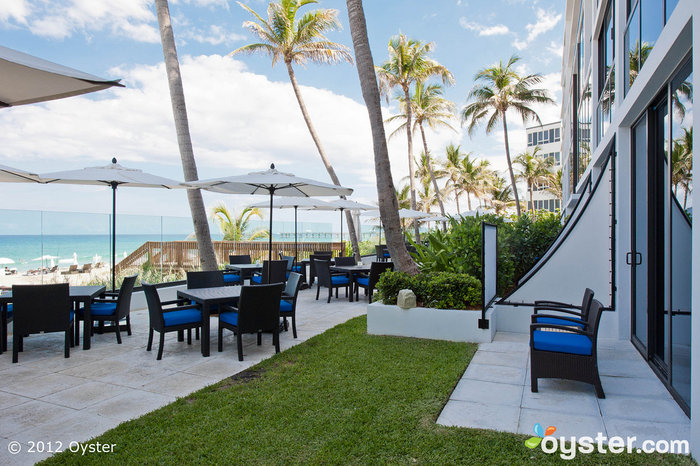 MB Terrace Restaurant à l'Omphoy Ocean Resort - Palm Beach