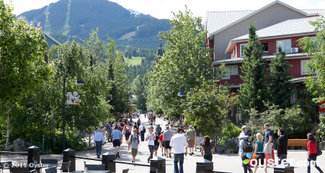 La meilleure façon de découvrir Whistler est de visiter le Village Stroll, bordé de magasins, de bars et de restaurants