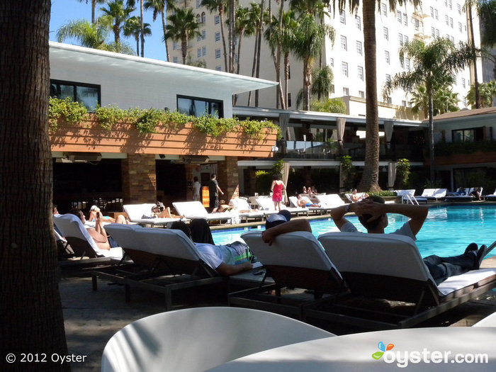 Der Pool im Hollywood Roosevelt Hotel hat ein ernstes Samtseil.