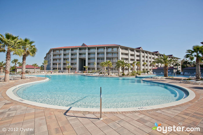 Cabana Cay, un point de départ parfait pour les visiteurs sur un budget, offre une immense piscine avec plusieurs jacuzzis.