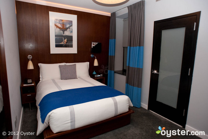 Os quartos do 6 Columbus podem ser pequenos, mas eles têm algumas das camas mais aconchegantes de todos os tempos - perfeitas para aconchegar depois de um longo dia de compras.