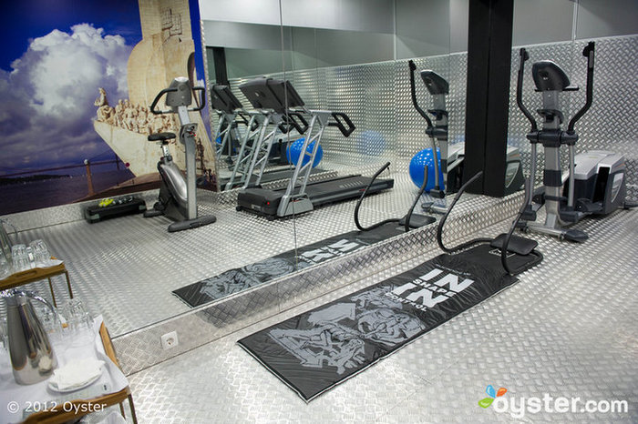 The fitness center is so chic here it makes us wanna work out all day long.