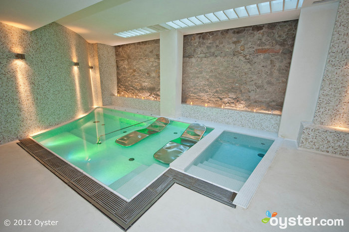 ABaC Spa features a Jacuzzi with underwater loungers, a hammam, and two treatment cabins.