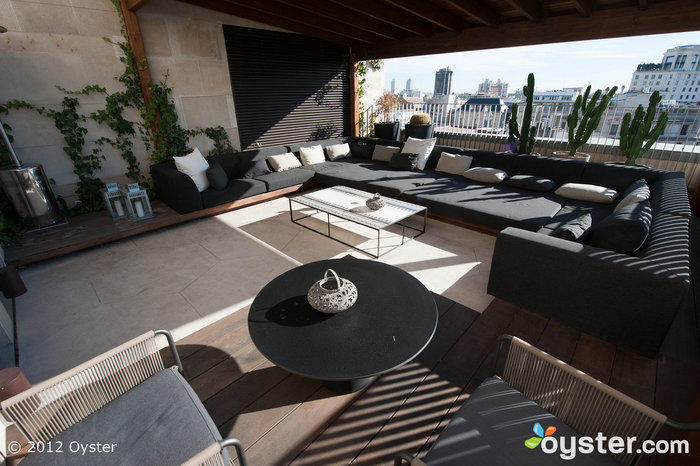 Die Penthouse Suite verfügt über eine wunderschöne Terrasse mit Blick auf die Skyline.