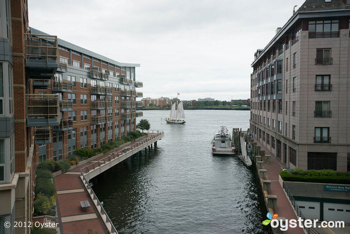 Vistas do porto abundam no Fairmont Battery Wharf. É o navio de Colombo que eu vejo?